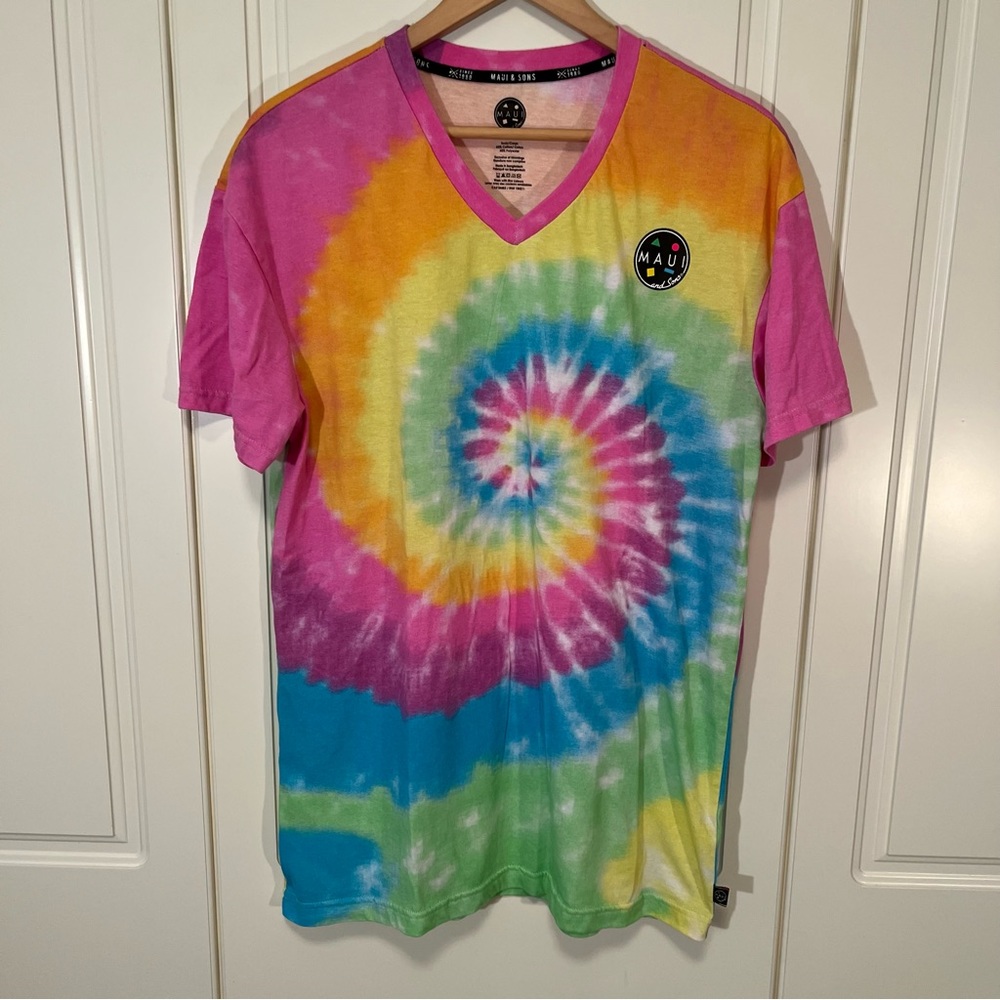 Maui and Sons v-neck short-sleeved tie dye t-shirt men's size large